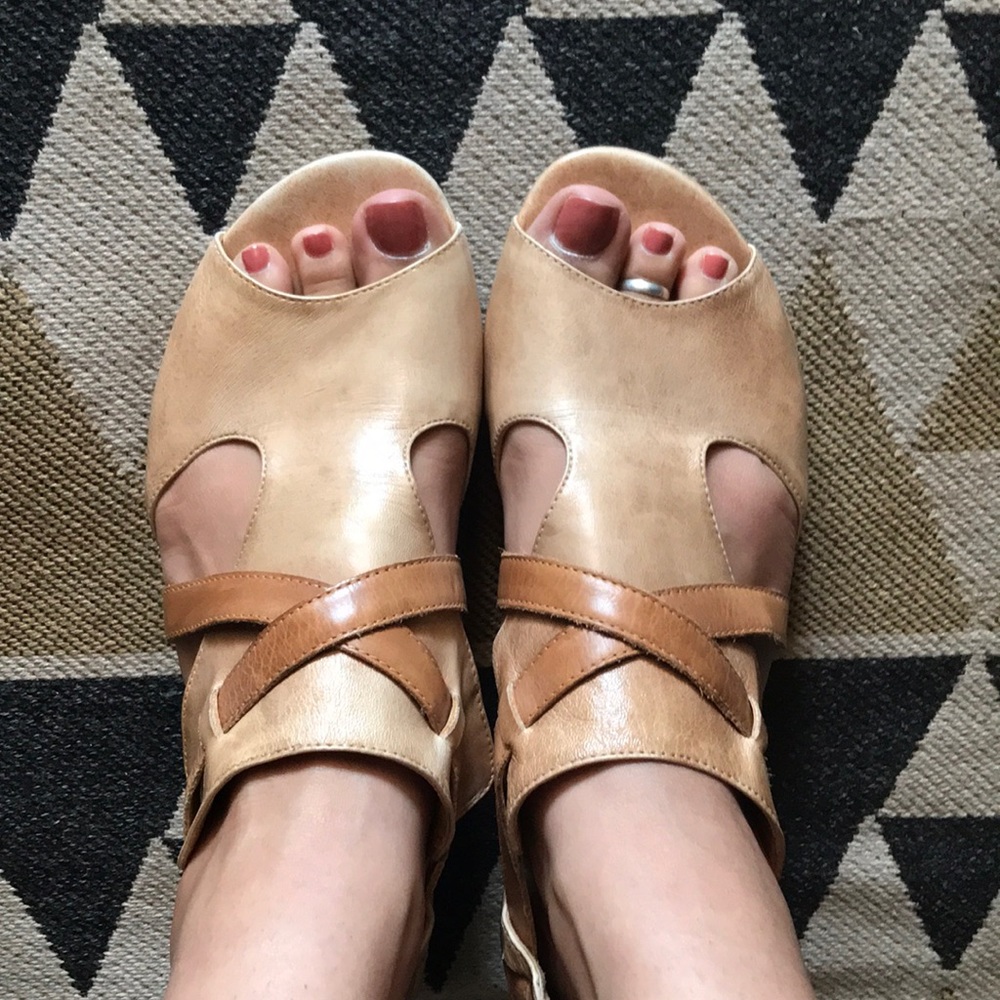 GORGEOUS Everybody by B.Z. Moda leather sandals